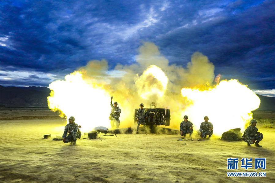 （在習(xí)近平強(qiáng)軍思想指引下&middot;我們?cè)趹?zhàn)位報(bào)告&middot;圖文互動(dòng)）（1）朵朵傘花綻放，勝戰(zhàn)精兵天降&mdash;&mdash;空降兵部隊(duì)某旅教導(dǎo)員余海龍帶領(lǐng)官兵傳承黃繼光精神記事