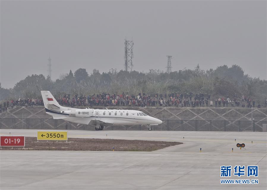 （經(jīng)濟(jì)）（3）成都天府國際機場開始校飛