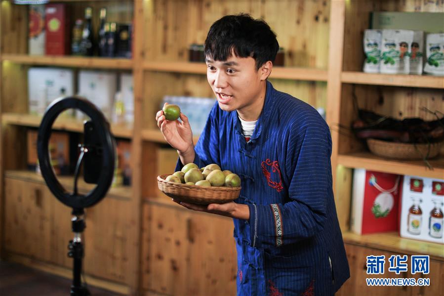 （在習(xí)近平新時(shí)代中國(guó)特色社會(huì)主義思想指引下&mdash;&mdash;新時(shí)代新作為新篇章&middot;習(xí)近平總書記關(guān)切事&middot;圖文互動(dòng)）（5）精準(zhǔn)扶貧7年，十八洞村&ldquo;長(zhǎng)&rdquo;出10余種新職業(yè)