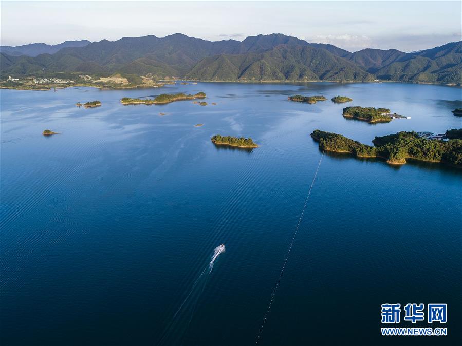 （新華全媒頭條&middot;圖文互動(dòng)）（9）歷史交匯點(diǎn)上的宏偉藍(lán)圖 &mdash;&mdash;《中共中央關(guān)于制定國民經(jīng)濟(jì)和社會(huì)發(fā)展第十四個(gè)五年規(guī)劃和二〇三五年遠(yuǎn)景目標(biāo)的建議》誕生記