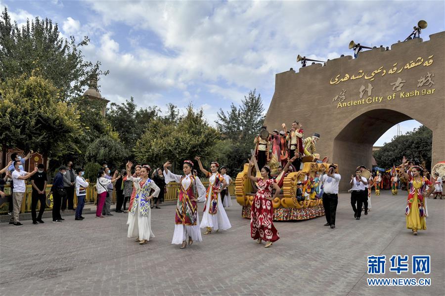 （新華全媒頭條&middot;圖文互動(dòng)）（15）歷史交匯點(diǎn)上的宏偉藍(lán)圖&mdash;&mdash;《中共中央關(guān)于制定國民經(jīng)濟(jì)和社會(huì)發(fā)展第十四個(gè)五年規(guī)劃和二〇三五年遠(yuǎn)景目標(biāo)的建議》誕生記