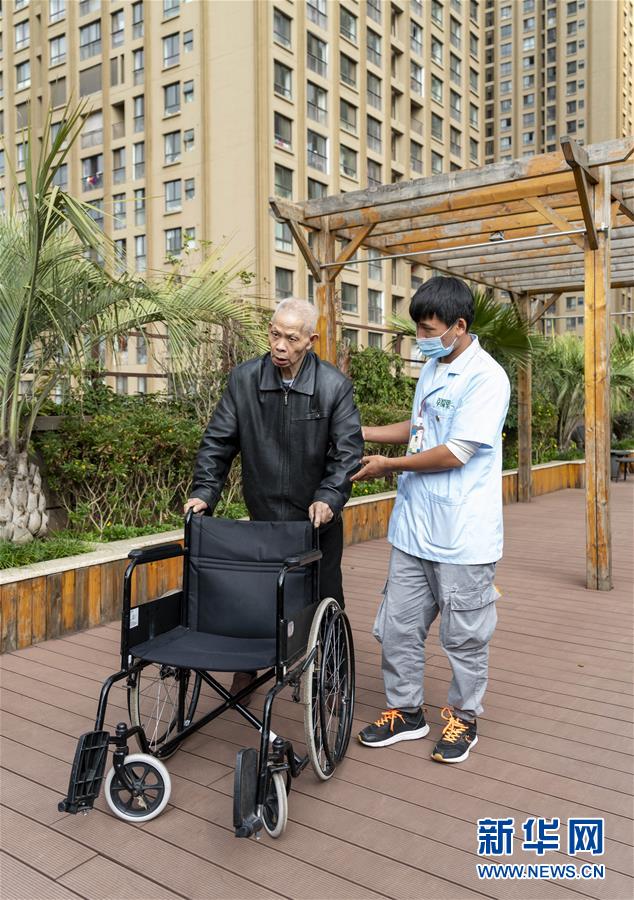 （五中全會精神在基層&middot;圖文互動）（1）許你一個(gè)暖暖的&ldquo;人生秋天&rdquo;&mdash;&mdash;看&ldquo;春城&rdquo;這座小樓如何盤活養(yǎng)老事業(yè)