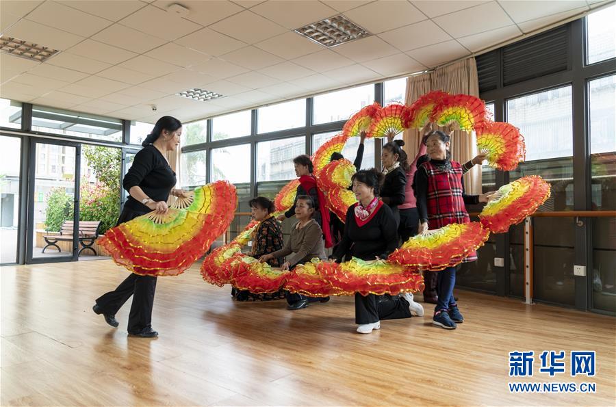 （五中全會精神在基層&middot;圖文互動）（2）許你一個(gè)暖暖的&ldquo;人生秋天&rdquo;&mdash;&mdash;看&ldquo;春城&rdquo;這座小樓如何盤活養(yǎng)老事業(yè)