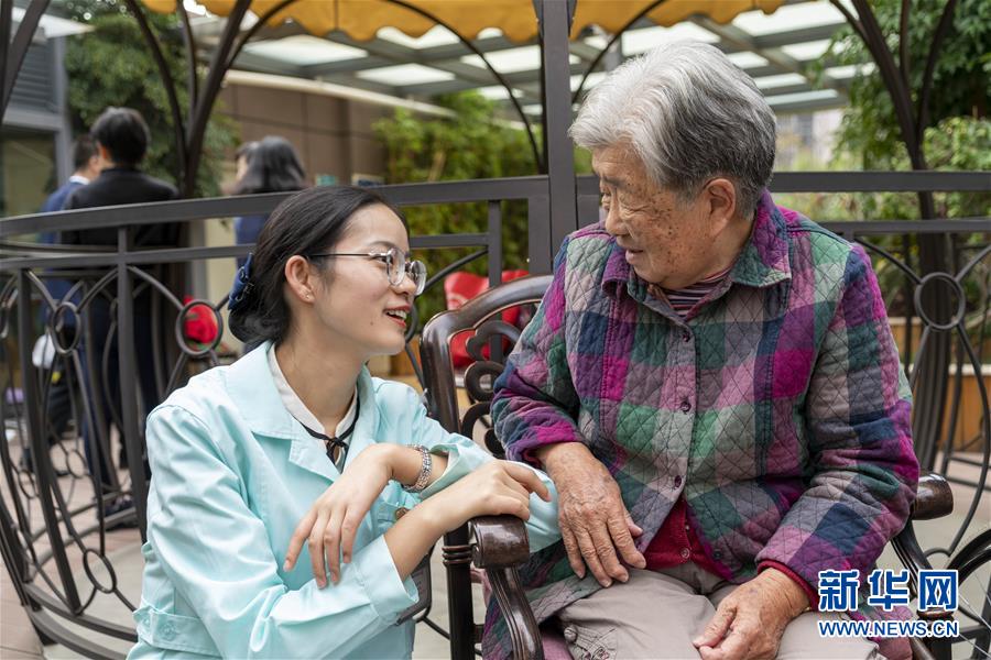 （五中全會精神在基層&middot;圖文互動）（3）許你一個(gè)暖暖的&ldquo;人生秋天&rdquo;&mdash;&mdash;看&ldquo;春城&rdquo;這座小樓如何盤活養(yǎng)老事業(yè)