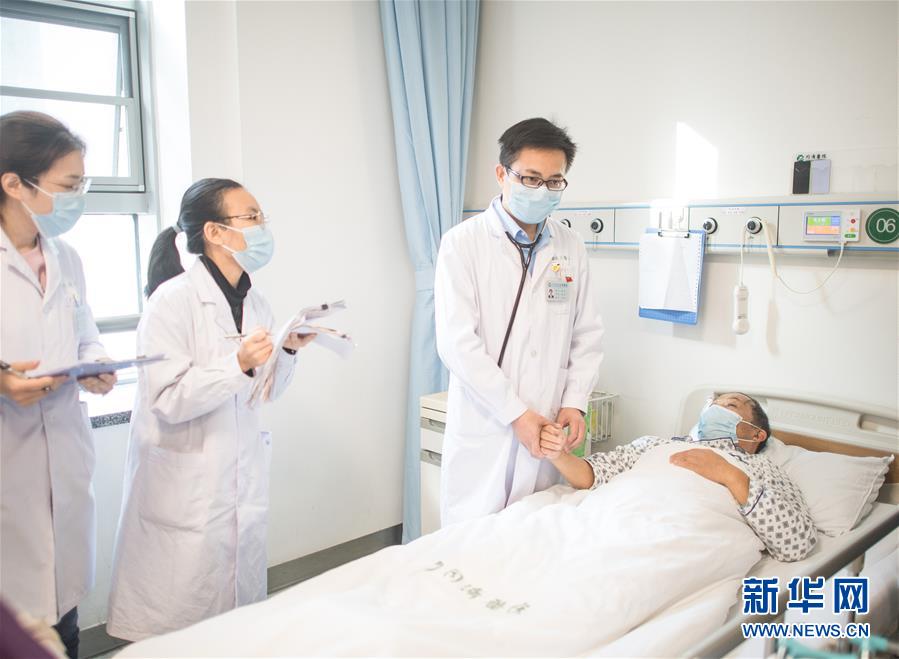 （抗疫先進(jìn)事跡&middot;圖文互動(dòng)）（3）用凡人微光照亮勝利之路&mdash;&mdash;戰(zhàn)&ldquo;疫&rdquo;先進(jìn)代表素描