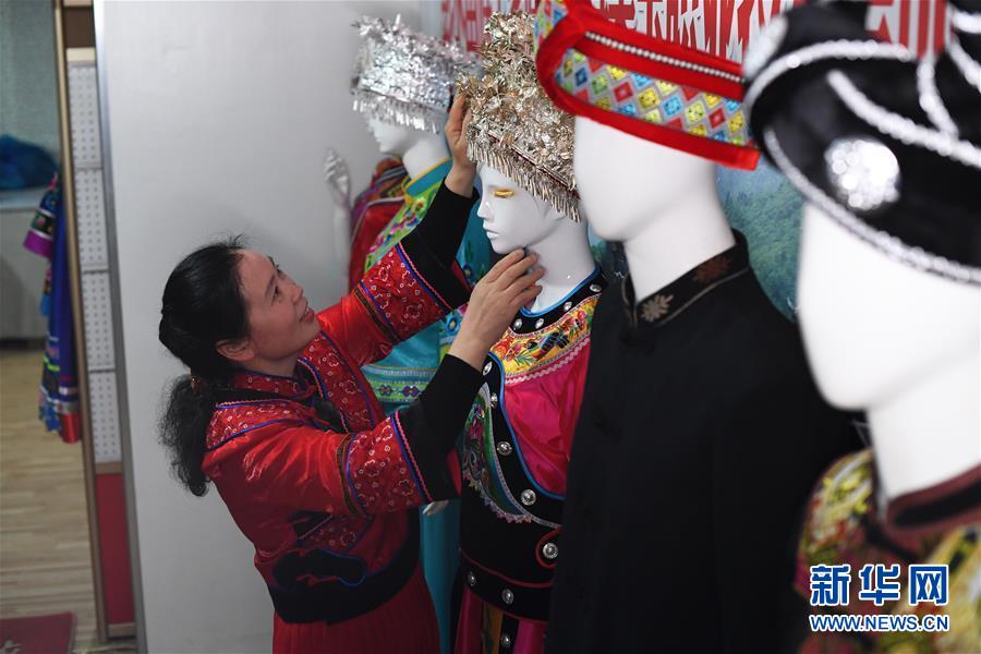 （兩會人物&middot;圖文互動）（5）帶娃、賺錢兩不誤&mdash;&mdash;一位農(nóng)民工代表眼中的脫貧新工作