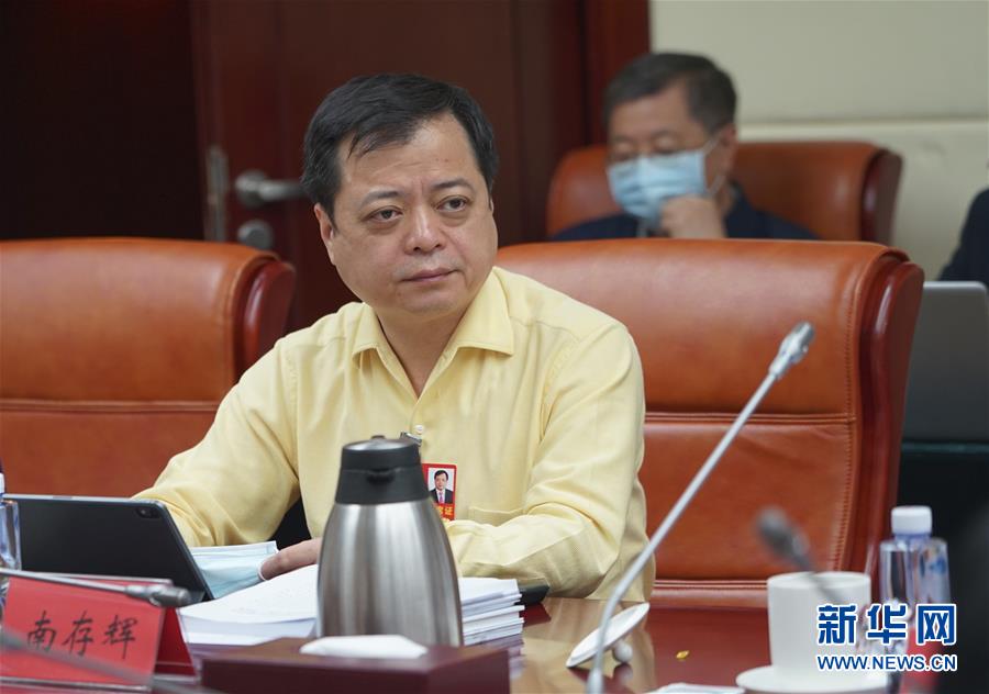 （兩會(huì)&middot;熱點(diǎn)畫(huà)報(bào)）（5）代表委員聚焦民法典草案