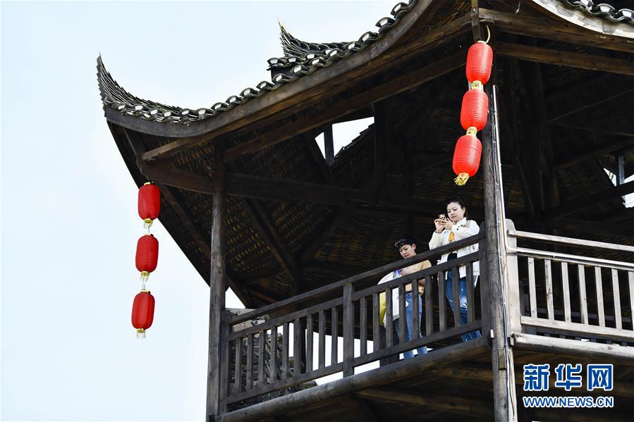 （新華全媒頭條&middot;圖文互動(dòng)）（20）從人民中汲取磅礴力量&mdash;&mdash;習(xí)近平總書(shū)記同出席2020年全國(guó)兩會(huì)人大代表、政協(xié)委員共商國(guó)是紀(jì)實(shí)