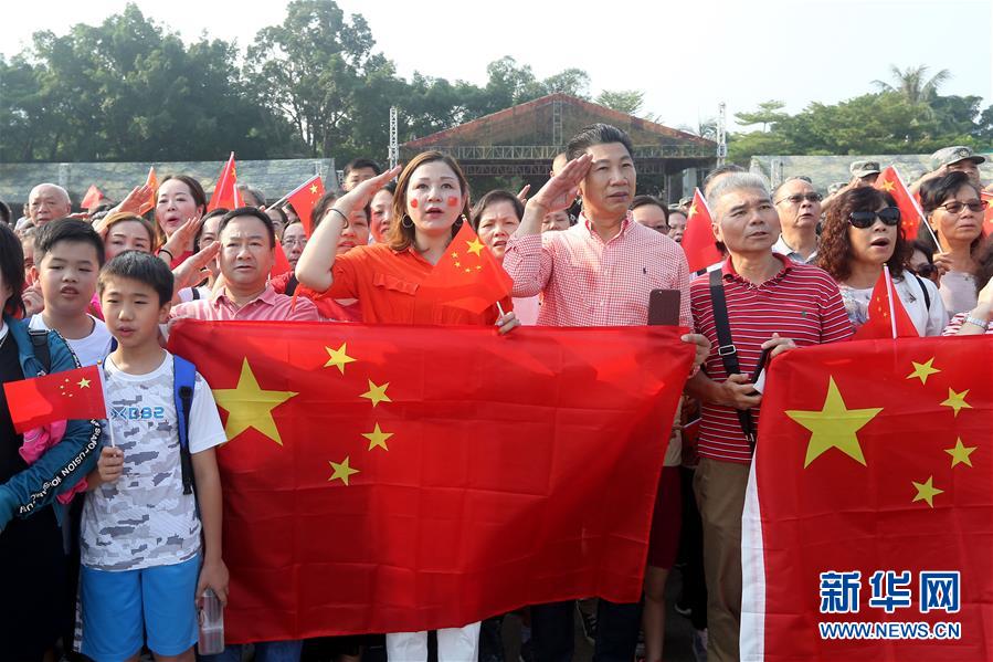 （圖文互動）（1）&ldquo;我和我的祖國，一刻也不能分割&rdquo;&mdash;&mdash;解放軍駐香港部隊與市民共同慶祝國慶70周年見聞