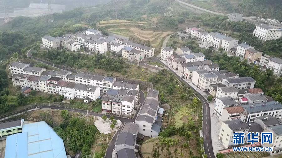 （新華全媒頭條&middot;圖文互動(dòng)）（3）情系人民 心牽創(chuàng)新&mdash;&mdash;習(xí)近平總書記考察湖北回訪記