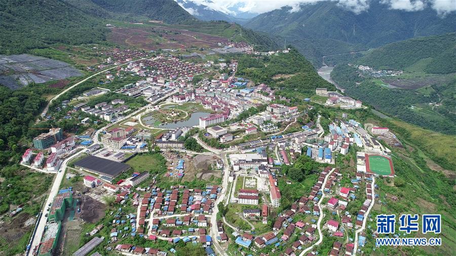 （兩會前夕看落實&middot;圖文互動）（1）格?；ㄩ_ 幸福路寬&mdash;&mdash;西藏落實習近平總書記全國兩會重要講話精神紀實
