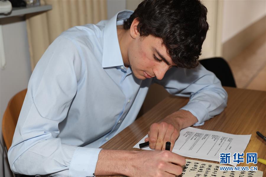 （國際&middot;出訪配合&middot;圖文互動）（4）通訊：我們的夢想里一定有中國&mdash;&mdash;意大利羅馬國立住讀學(xué)校師生熱議習(xí)近平主席回信