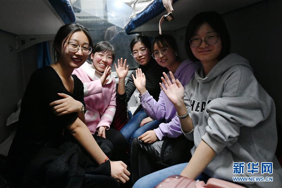 (新華全媒頭條·圖文互動)(2)凝心鑄師魂 立德育新人——以習近平同志為核心的黨中央關(guān)心教師隊伍建設紀實