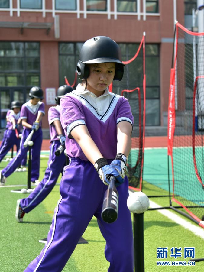 （體育&middot;圖文互動(dòng)）（3）（在習(xí)近平新時(shí)代中國特色社會(huì)主義思想指引下&mdash;&mdash;新時(shí)代新作為新篇章&middot;總書記關(guān)心的百姓身邊事）奔跑吧，少年！&mdash;&mdash;體育讓孩子們插上強(qiáng)壯的翅膀（配本社同題文字稿）