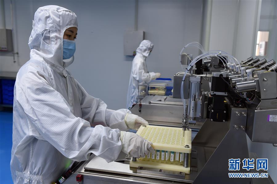 (在習(xí)近平新時代中國特色社會主義思想指引下——新時代新作為新篇章·習(xí)近平總書記關(guān)切事·圖文互動)(7)打好防控“主動仗”——各地精準(zhǔn)施策堅決遏制疫情蔓延