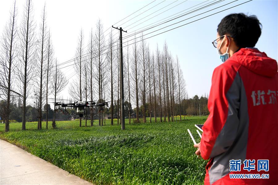 （在習近平新時代中國特色社會主義思想指引下&mdash;&mdash;新時代新作為新篇章&middot;習近平總書記關(guān)切事&middot;圖文互動）（6）為農(nóng)田注入硬核生產(chǎn)力&mdash;&mdash;一些地方春耕中農(nóng)業(yè)科技創(chuàng)新掃描