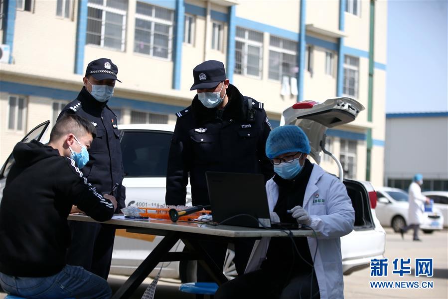 （習(xí)近平致敬的戰(zhàn)&ldquo;疫&rdquo;英雄&middot;公安干警篇&middot;圖文互動(dòng)）（3）他們，抗疫一線鑄警魂