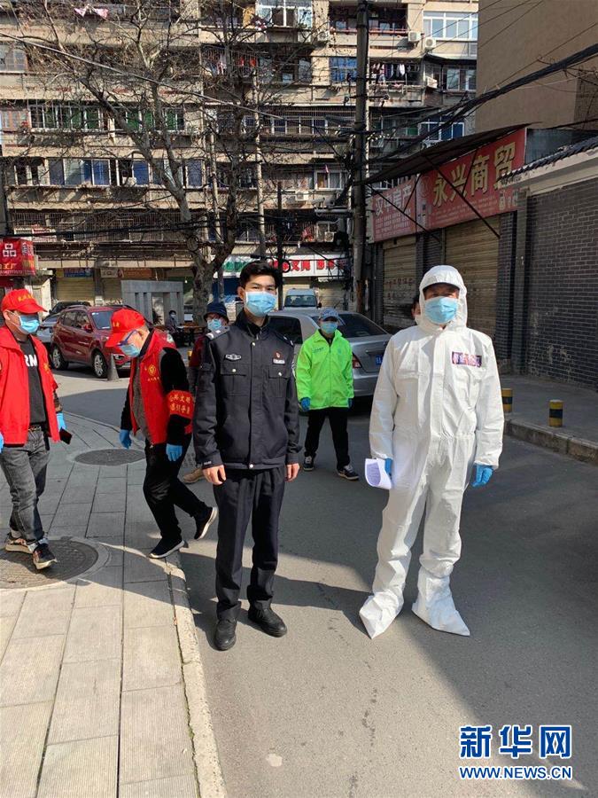 （習(xí)近平致敬的戰(zhàn)&ldquo;疫&rdquo;英雄&middot;公安干警篇&middot;圖文互動(dòng)）（6）他們，抗疫一線鑄警魂