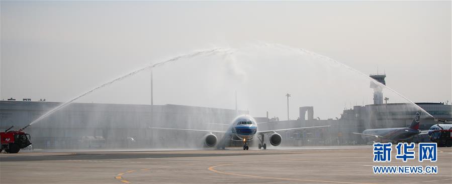 （在習(xí)近平新時代中國特色社會主義思想指引下&mdash;&mdash;新時代新作為新篇章&middot;習(xí)近平總書記關(guān)切事&middot;圖文互動）（1）給你最溫暖的擁抱&mdash;&mdash;保護關(guān)心愛護抗疫一線醫(yī)務(wù)人員在行動