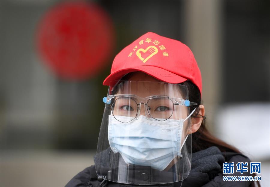 （習近平致敬的戰(zhàn)&ldquo;疫&rdquo;英雄&middot;志愿者篇&middot;圖文互動）（4）他們，微光成炬照征程