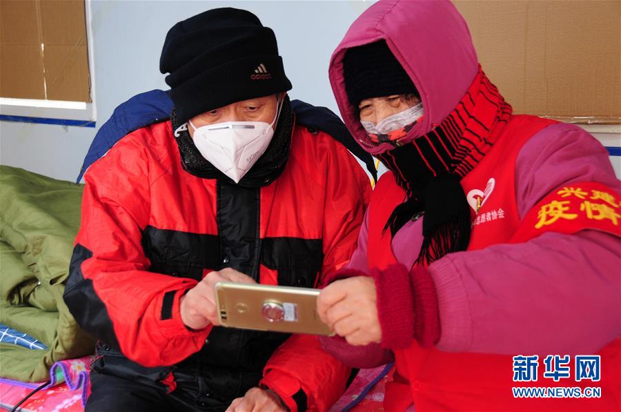 （習近平致敬的戰(zhàn)&ldquo;疫&rdquo;英雄&middot;志愿者篇&middot;圖文互動）（9）他們，微光成炬照征程