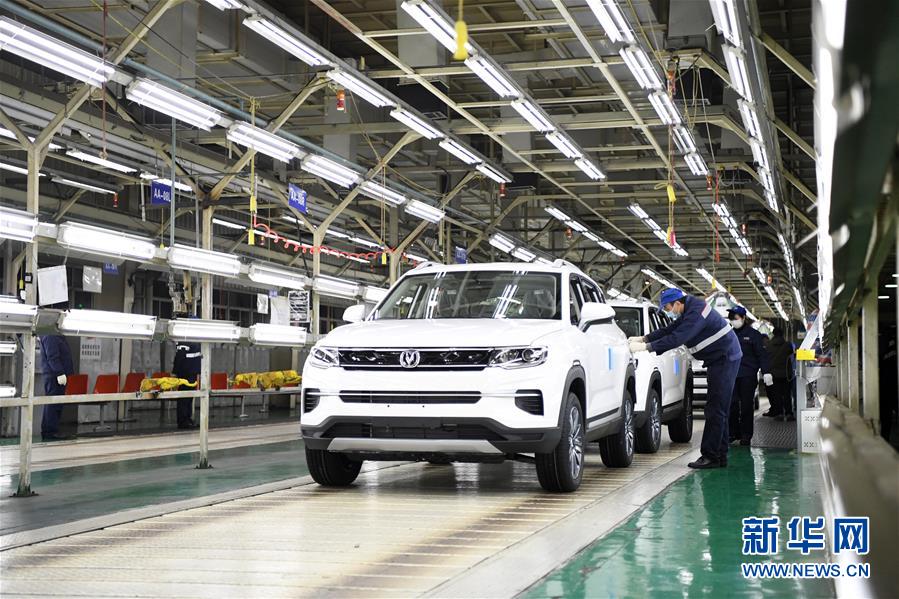 (在習(xí)近平新時(shí)代中國(guó)特色社會(huì)主義思想指引下——新時(shí)代新作為新篇章·習(xí)近平總書記關(guān)切事·圖文互動(dòng))(1)化“危”為“機(jī)” 念好“新”字訣——各地產(chǎn)業(yè)發(fā)展“新”動(dòng)向掃描