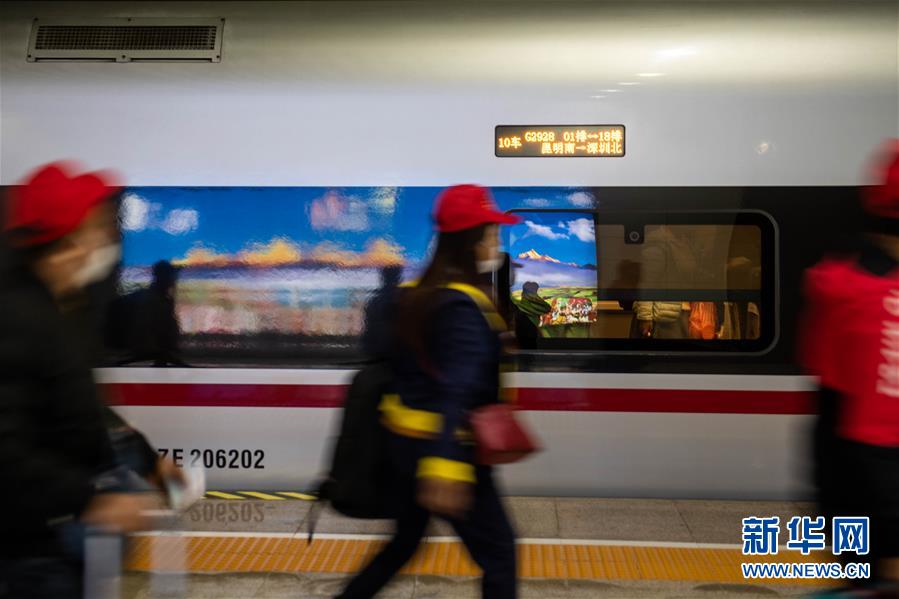 (在習(xí)近平新時(shí)代中國特色社會(huì)主義思想指引下——新時(shí)代新作為新篇章·習(xí)近平總書記關(guān)切事·圖文互動(dòng))(2)讓貧困勞動(dòng)力端穩(wěn)就業(yè)的“飯碗”——各地就業(yè)扶貧不松勁鞏固脫貧成果