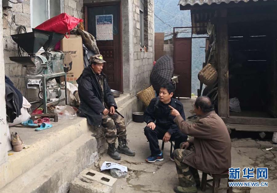 （在習(xí)近平新時(shí)代中國(guó)特色社會(huì)主義思想指引下&mdash;&mdash;新時(shí)代新作為新篇章&middot;習(xí)近平總書記關(guān)切事&middot;圖文互動(dòng)）（5）啃下最后的硬骨頭&mdash;&mdash;脫貧攻堅(jiān)掛牌督戰(zhàn)進(jìn)行時(shí)