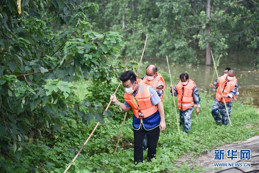 （在習(xí)近平新時(shí)代中國特色社會(huì)主義思想指引下&mdash;&mdash;新時(shí)代新作為新篇章&middot;習(xí)近平總書記關(guān)切事&middot;圖文互動(dòng)）（2）戰(zhàn)疫魔,斗洪魔&mdash;&mdash;湖北全力應(yīng)對防疫、防汛疊加&ldquo;雙考&rdquo;