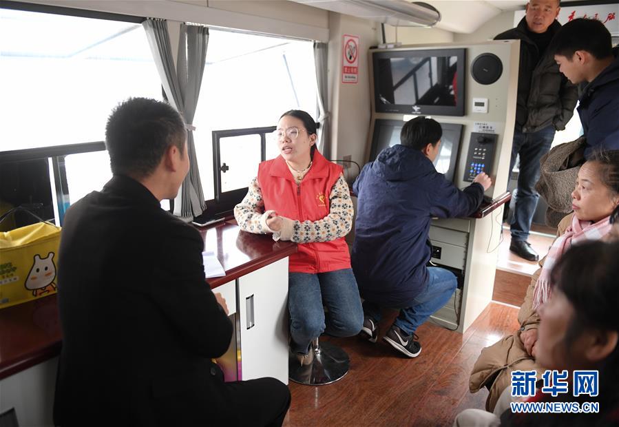 （新華全媒頭條&middot;總書記推動(dòng)的改革身邊事&middot;行政體制改革篇&middot;圖文互動(dòng)）（3）特寫：追問&ldquo;一件事&rdquo;