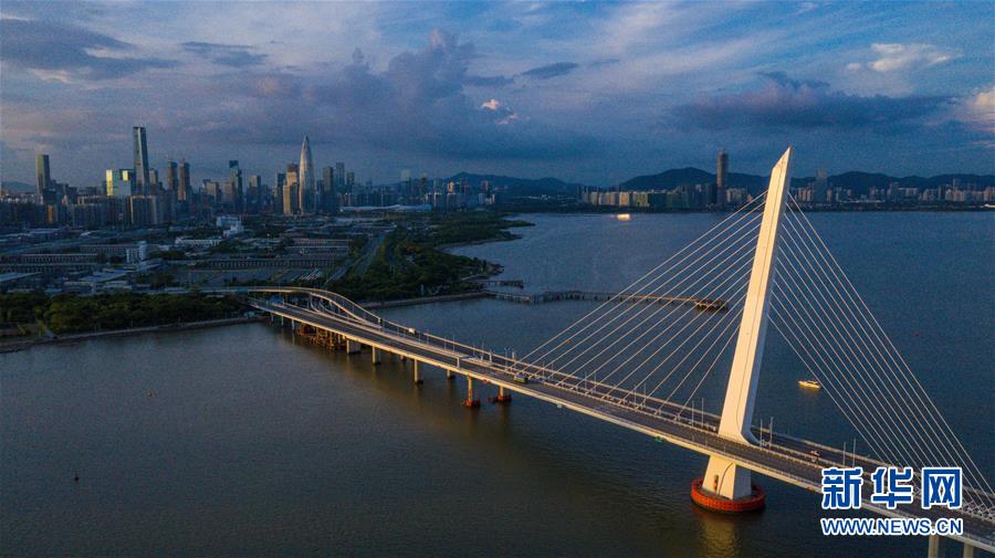 （在習(xí)近平新時(shí)代中國特色社會主義思想指引下&mdash;&mdash;新時(shí)代新作為新篇章&middot;習(xí)近平總書記關(guān)切事&middot;圖文互動）（1）我家大門常打開&mdash;&mdash;經(jīng)濟(jì)特區(qū)全方位對外開放故事