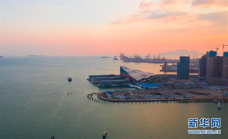 （在習(xí)近平新時(shí)代中國特色社會主義思想指引下&mdash;&mdash;新時(shí)代新作為新篇章&middot;習(xí)近平總書記關(guān)切事&middot;圖文互動）（12）我家大門常打開&mdash;&mdash;經(jīng)濟(jì)特區(qū)全方位對外開放故事