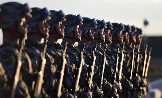 沙場今點(diǎn)兵！習(xí)近平檢閱部隊(duì)