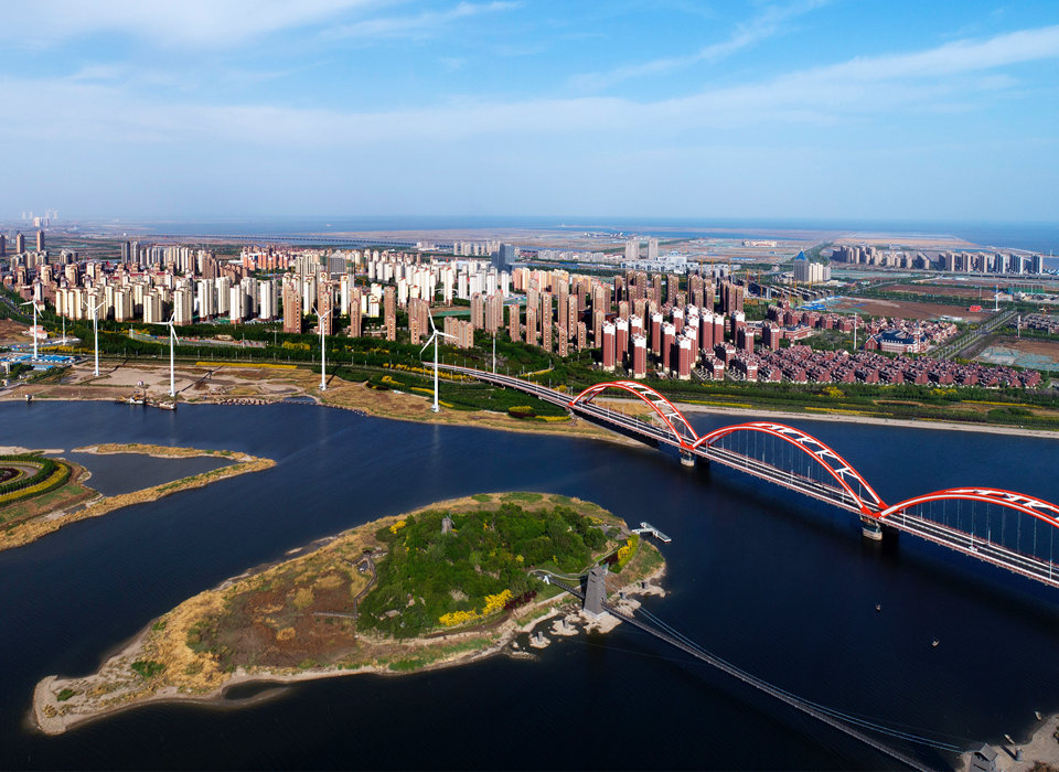 銳意進(jìn)取，埋頭苦干，向著偉大目標(biāo)奮力前行