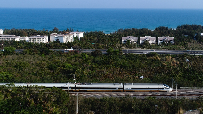 春潮拍岸千帆進(jìn)&mdash;&mdash;海南特區(qū)改革開放30年紀(jì)實(shí)