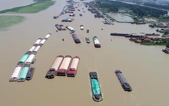 臺(tái)風(fēng)減弱 洪澤湖解除封航