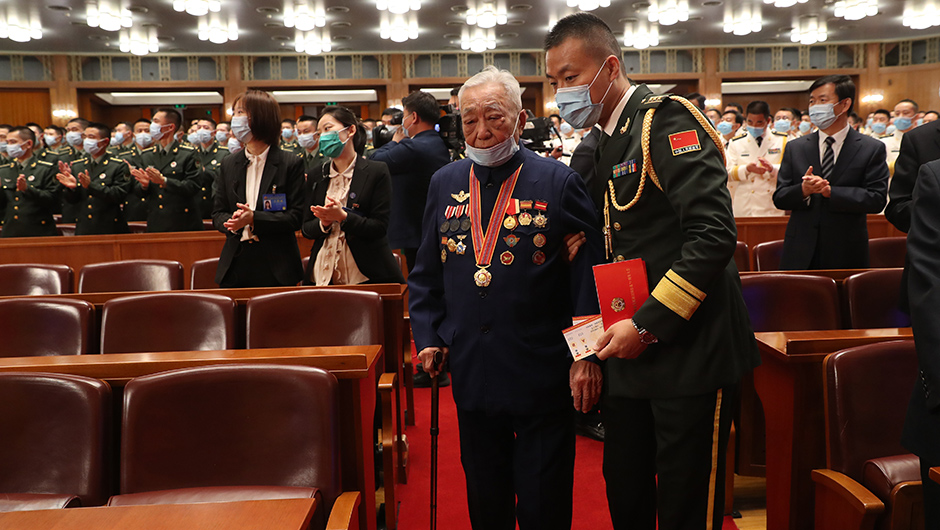 志愿軍老戰(zhàn)士、老同志入場