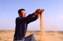 張應龍：&ldquo;防沙&rdquo;變&ldquo;用沙&rdquo; 沙漠結(jié)果實