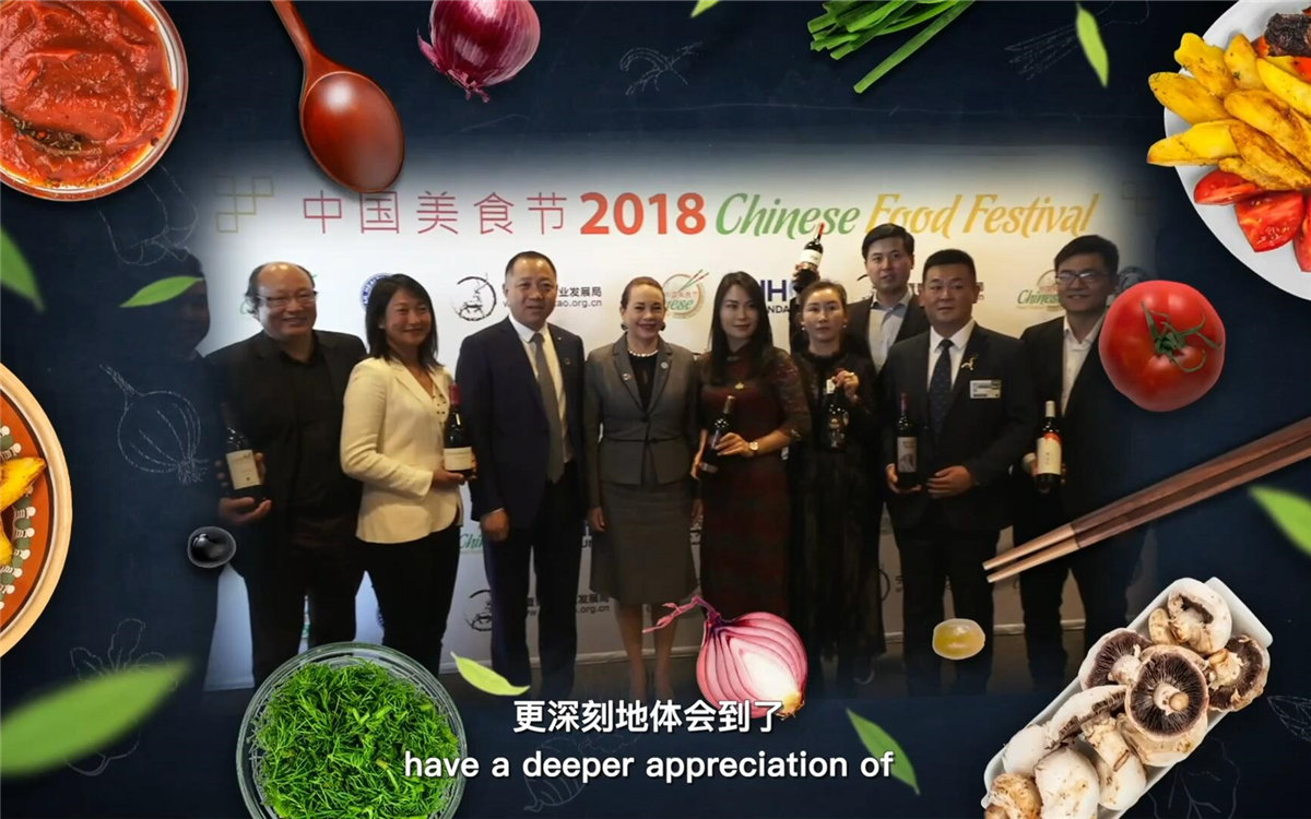 世界各國友人在品嘗美食的同時(shí)，還體會(huì)到了中國文化的博大精深