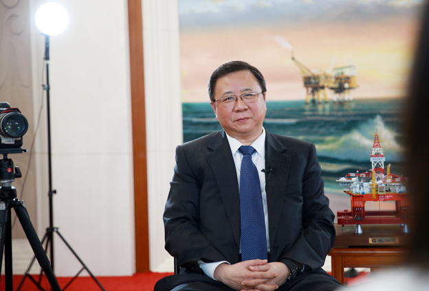 堅(jiān)持黨的領(lǐng)導(dǎo)、加強(qiáng)黨的建設(shè)，是國有企業(yè)的光榮傳統(tǒng)。