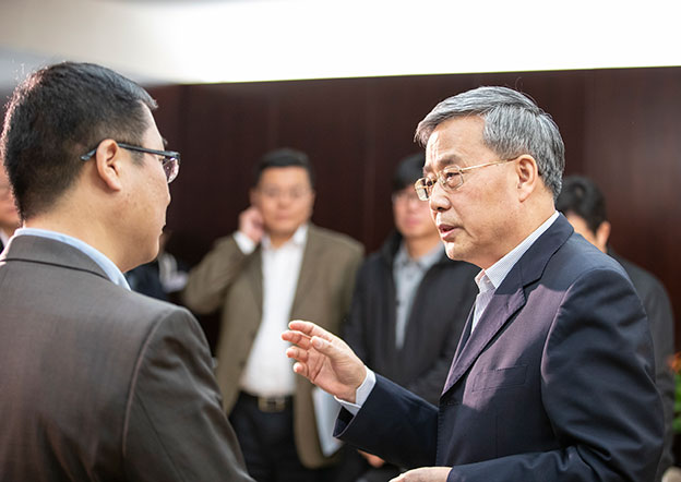 讓銀行業(yè)金融機構(gòu)愿意做、能夠做、也會做民營企業(yè)業(yè)務(wù)