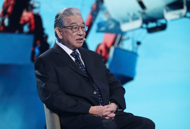 中華民族實現(xiàn)了可上九天攬月，可下五洋捉鱉的宏偉夙愿