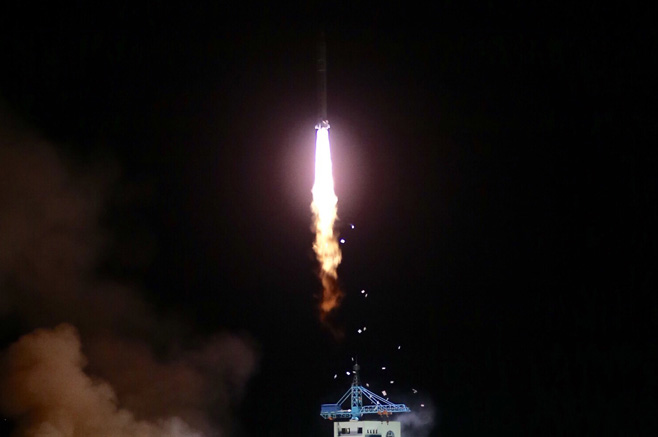 4月6日，搭載實(shí)踐十號(hào)衛(wèi)星的長(zhǎng)征二號(hào)丁運(yùn)載火箭升空。