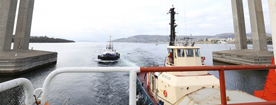 &ldquo;雪龍&rdquo;號(hào)停靠澳大利亞霍巴特港補(bǔ)給(高清)