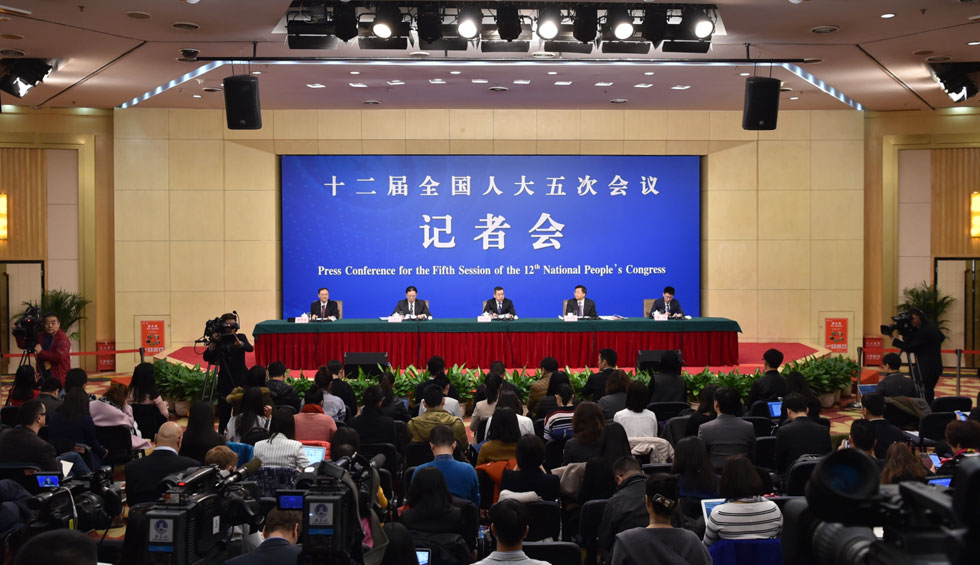 回放：三位全國(guó)人大相關(guān)負(fù)責(zé)人就&ldquo;民法總則草案&rdquo;答問