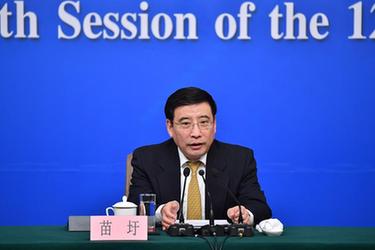 工業(yè)和信息化部部長苗圩等就&ldquo;推進(jìn)實施&lsquo;中國制造2025&rsquo;&rdquo;答記者問