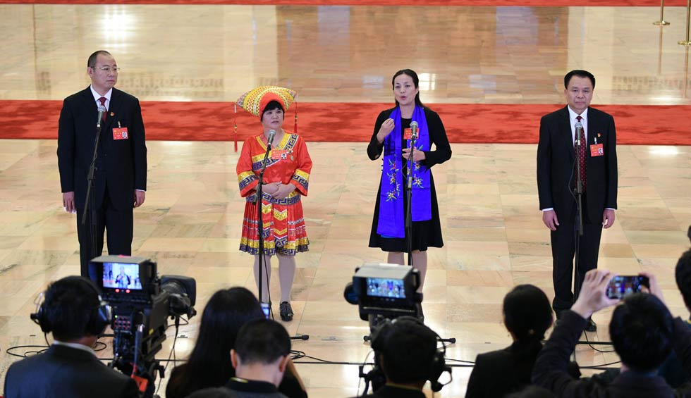 蔡松濤、杜麗群、楊小玲、賈立群接受采訪