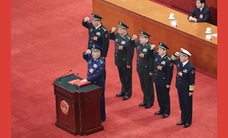 中央軍委副主席、委員進行憲法宣誓