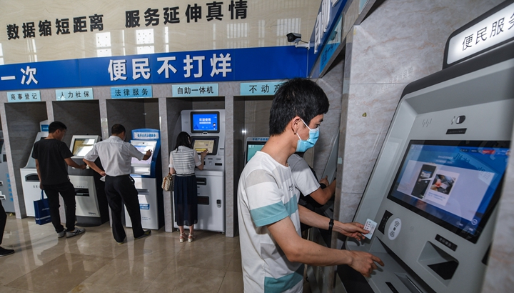 新華社評(píng)論員：增強(qiáng)緊迫感，全力抓落實(shí) &mdash;&mdash;貫徹落實(shí)全國(guó)兩會(huì)精神