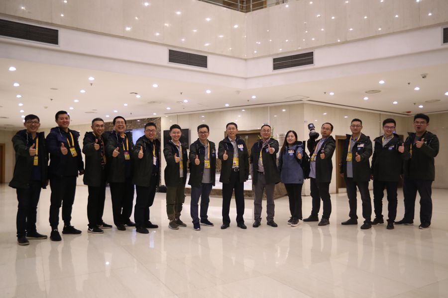 新華網(wǎng)國(guó)慶前方報(bào)道團(tuán)隊(duì)，出發(fā)啦！